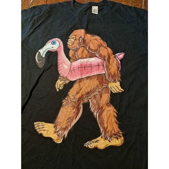 New XL Big Foot Sasquatch Flamingo Intertub Floatie Short Sleeve Tee TShirt Top - Picture 2 of 5